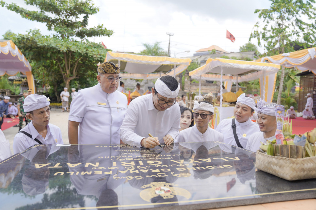 Sekda Adi Arnawa Resmikan Gedung Graha Pemilu Alaya Giri Nata Kabupaten Badung